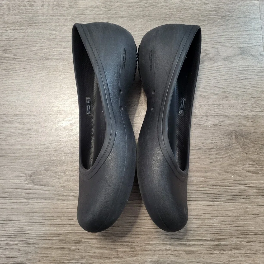 Crocs‎ Flat Shoes Black Womens Size 9 Round Toe Slip On Non Marking Rubber